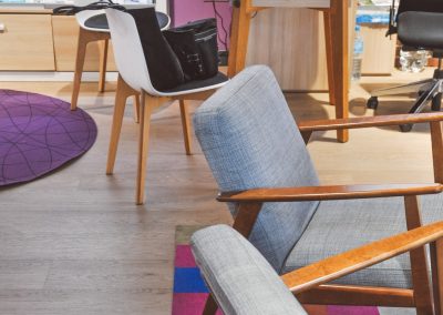 tienda orange con suelo de pvc de forbo Allura Flex