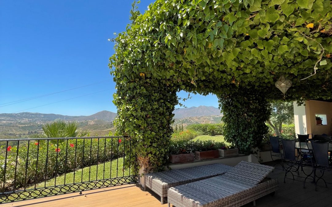 Tarima de exterior en vivienda en Mijas