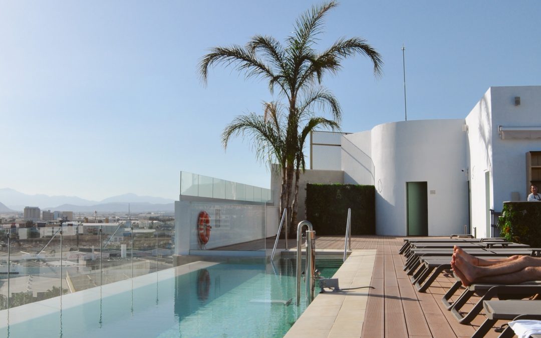 Tarima de exterior Rooftop Hotel Málaga Vibes